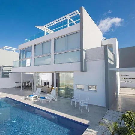 Pearl 4 Villa Protaras