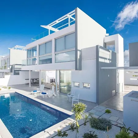 Villa Pearl 4 *